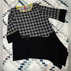 NWOT IC Collection Houndstooth Blouse w/ Pocket & Yellow Accent Trim💛